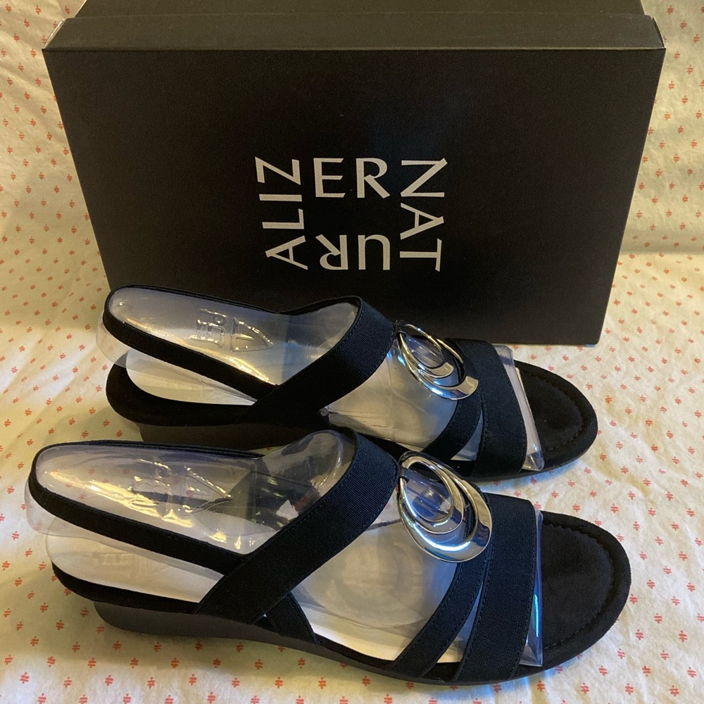 Brand new Naturalizer sandals